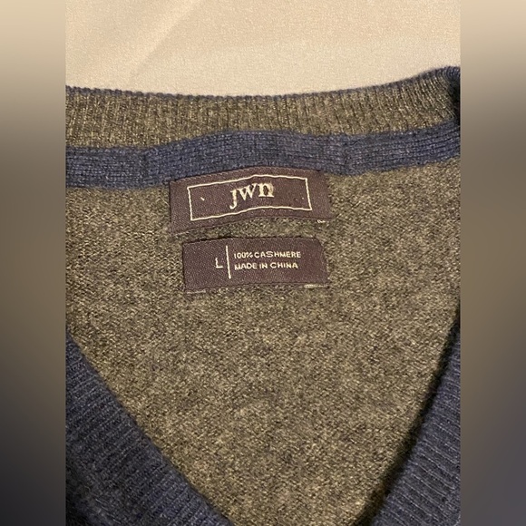 John W Nordstrom 100% cashmere V-Neck sweater - Picture 2 of 13